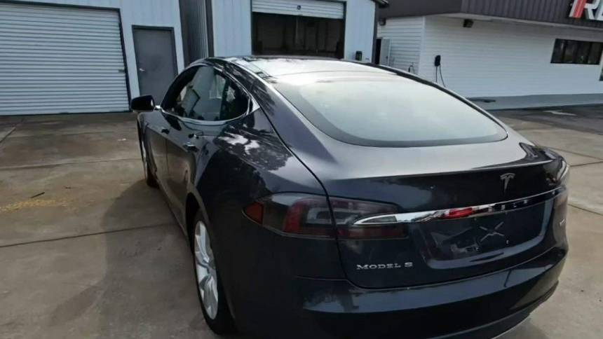 2015 Tesla Model S 5YJSA1H22FF093518