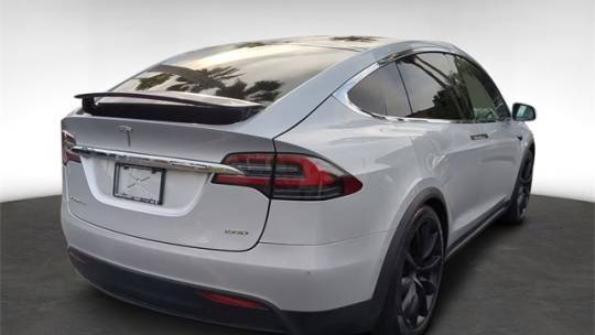 2018 Tesla Model X 5YJXCDE26JF109587
