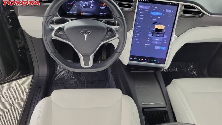 2017 Tesla Model X 5YJXCAE22HF077262