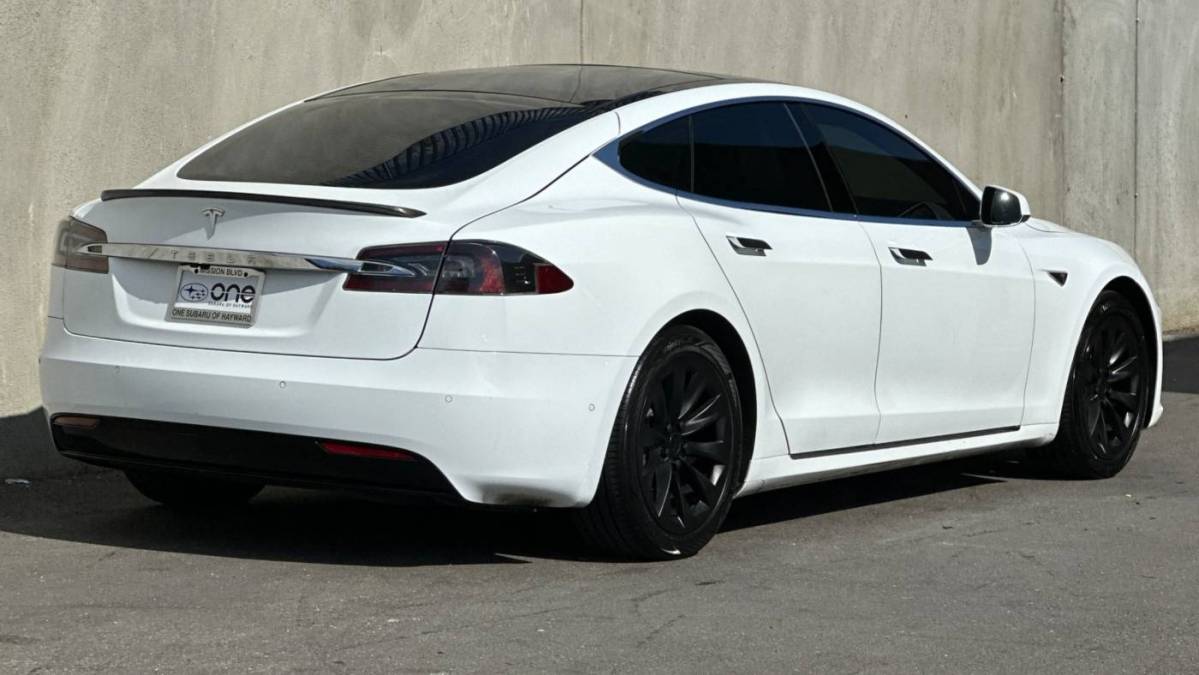 2016 Tesla Model S 5YJSA1E25GF144323