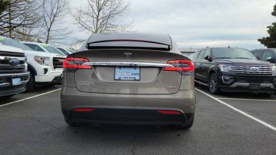 2016 Tesla Model X 5YJXCDE44GF025925