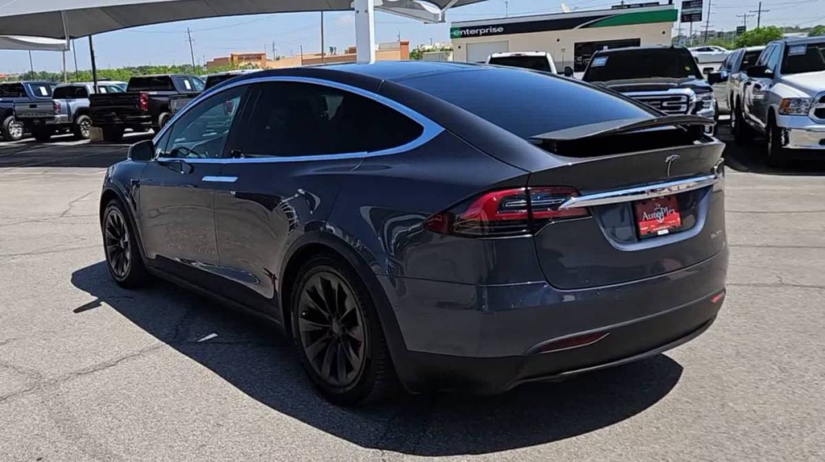 2019 Tesla Model X 5YJXCAE49KF185371