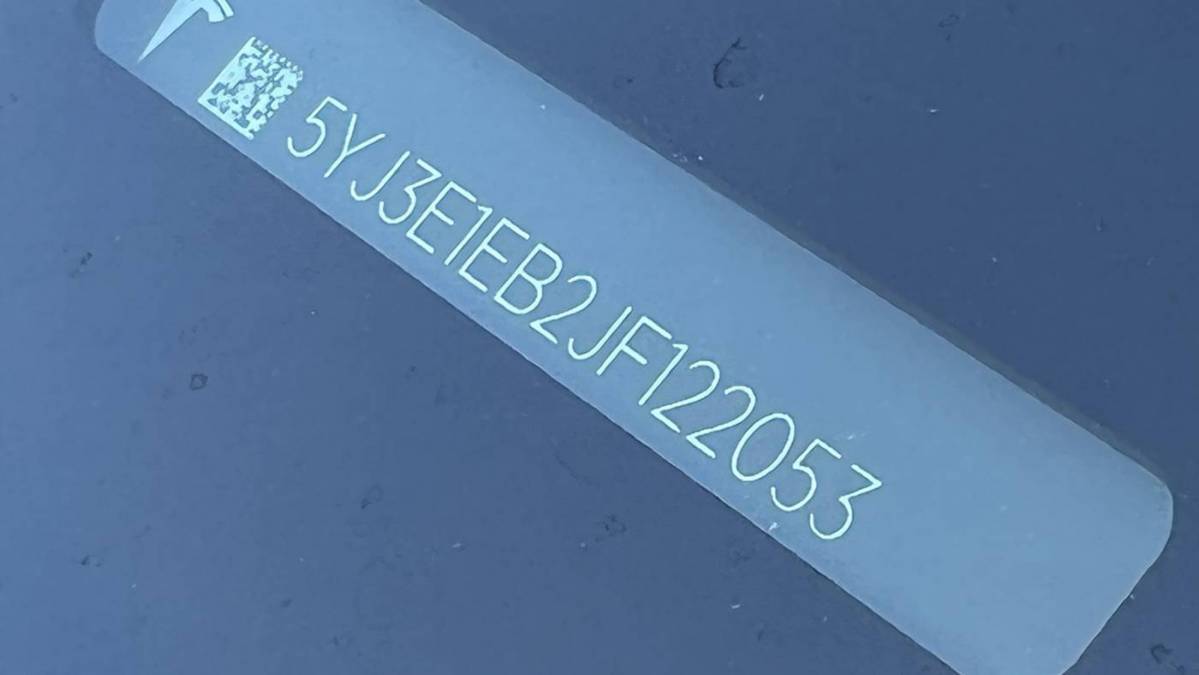 2018 Tesla Model 3 5YJ3E1EB2JF122053