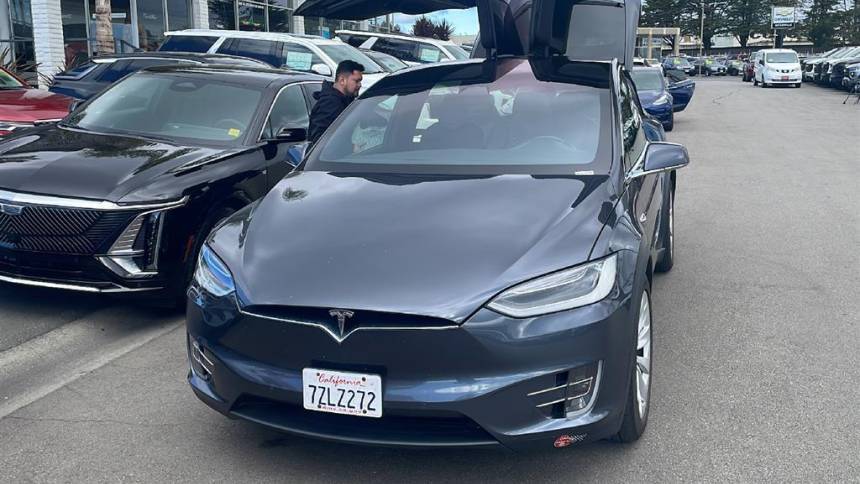 2017 Tesla Model X 5YJXCBE28HF046085