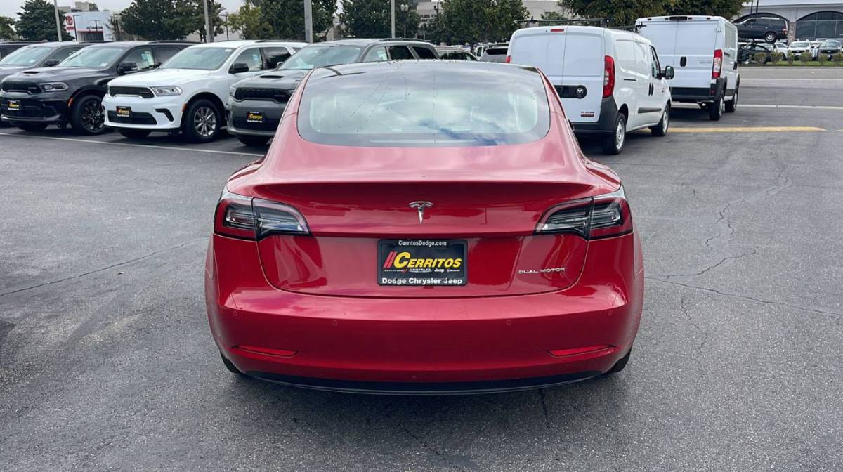 2018 Tesla Model 3 5YJ3E1EB8JF115902