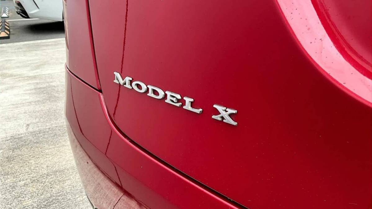 2018 Tesla Model X 5YJXCBE2XJF120340