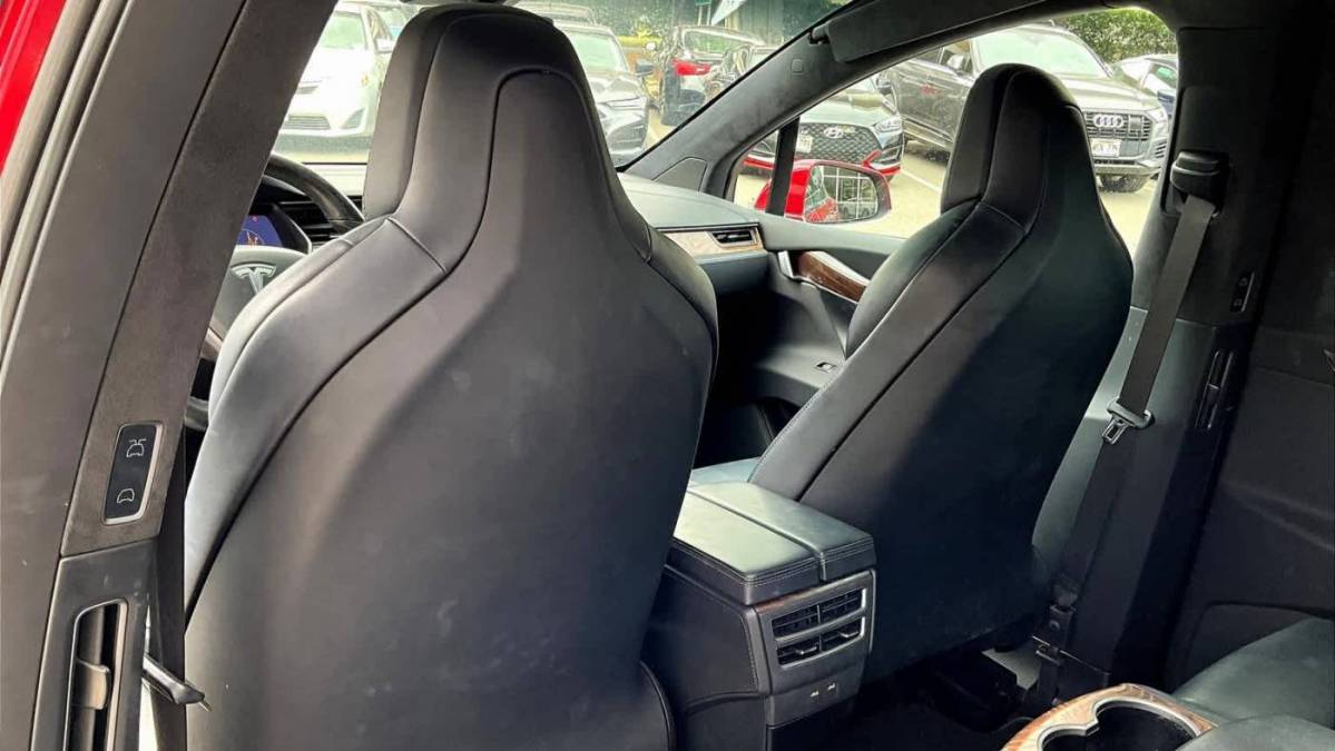 2018 Tesla Model X 5YJXCBE2XJF120340