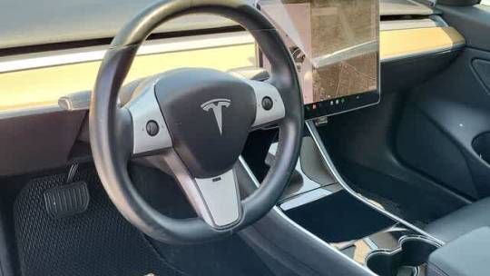 2019 Tesla Model 3 5YJ3E1EBXKF211662