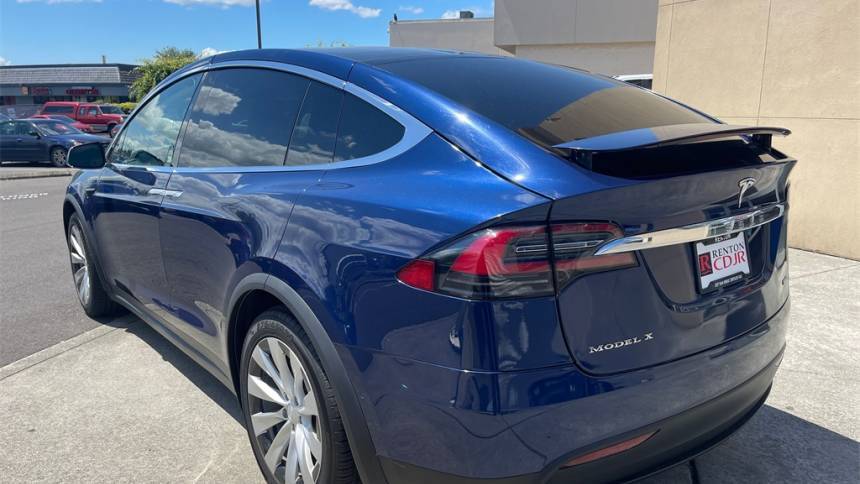 2018 Tesla Model X 5YJXCDE29JF126142