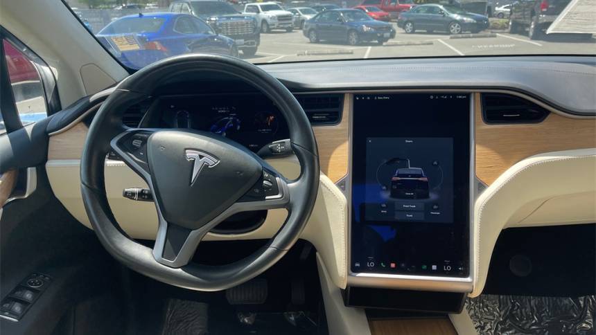 2018 Tesla Model X 5YJXCDE29JF126142