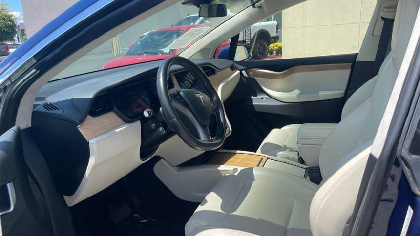 2018 Tesla Model X 5YJXCDE29JF126142