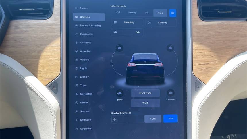 2018 Tesla Model X 5YJXCDE29JF126142