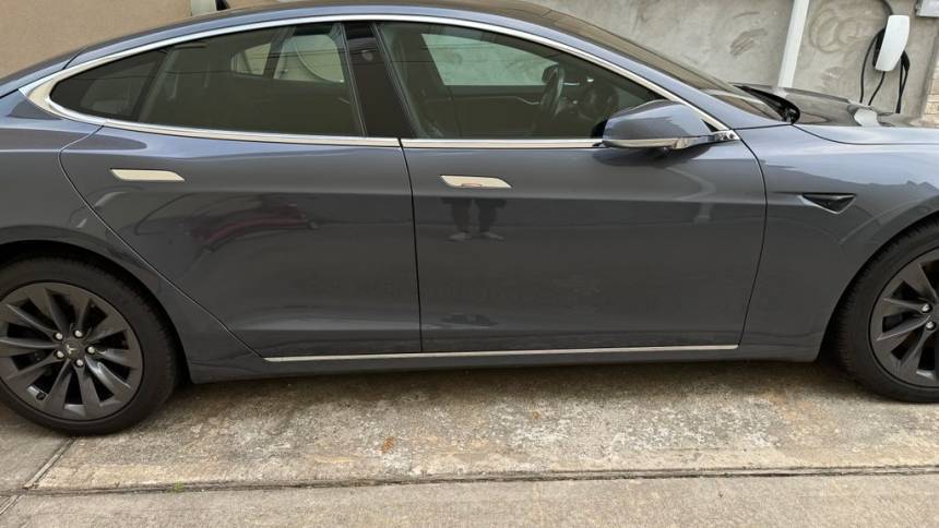 2018 Tesla Model S 5YJSA1E22JF260067