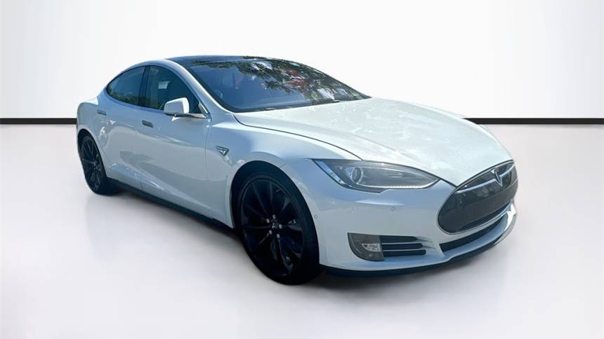 2015 Tesla Model S 5YJSA1H44FF095501