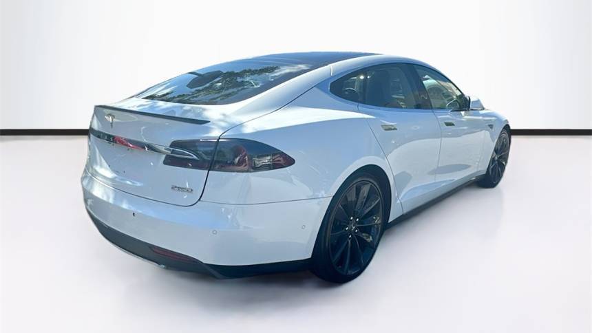 2015 Tesla Model S 5YJSA1H44FF095501