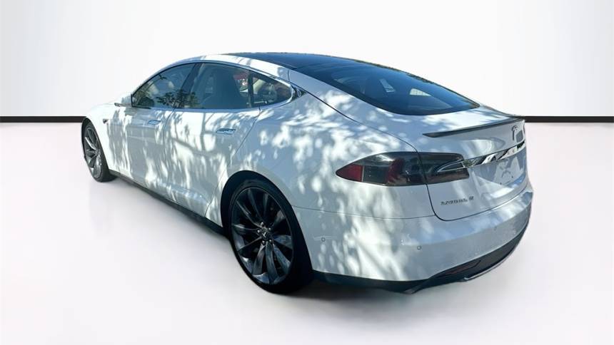 2015 Tesla Model S 5YJSA1H44FF095501