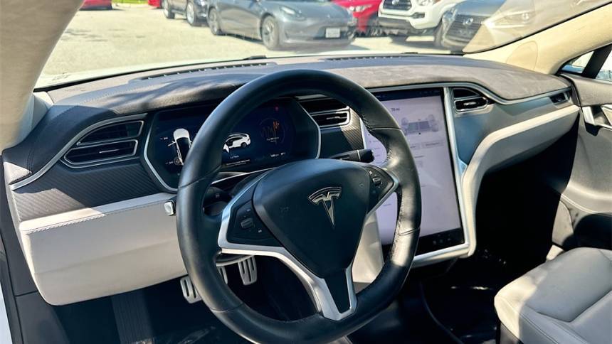 2015 Tesla Model S 5YJSA1H44FF095501