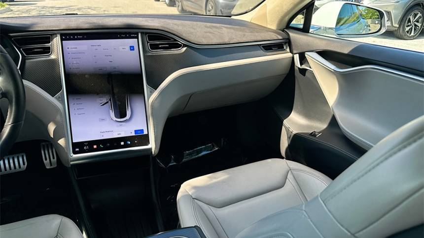 2015 Tesla Model S 5YJSA1H44FF095501