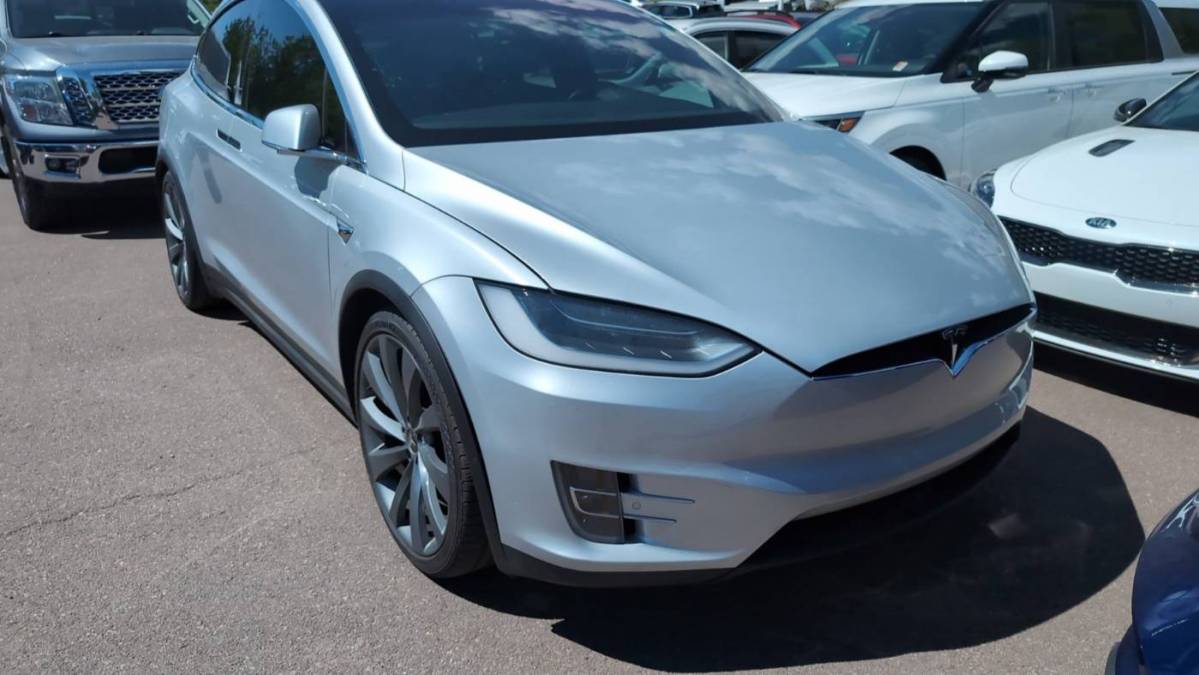 2018 Tesla Model X 5YJXCDE28JF111986