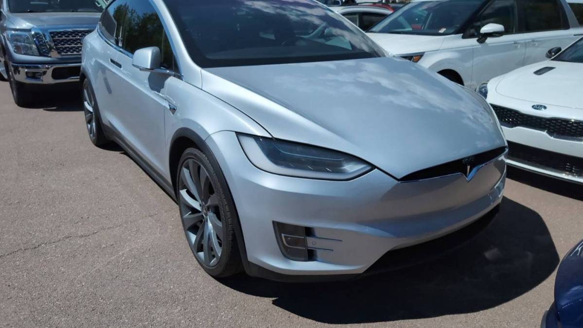 2018 Tesla Model X 5YJXCDE28JF111986