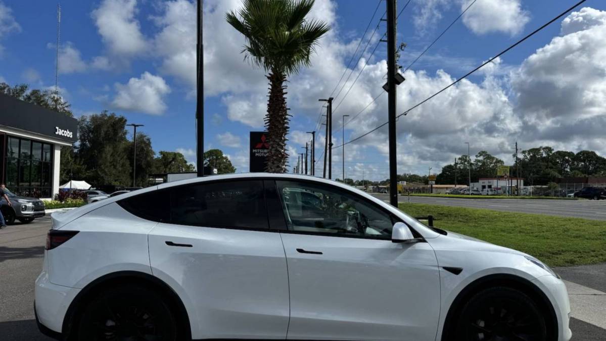 2021 Tesla Model Y 5YJYGDEE5MF112472