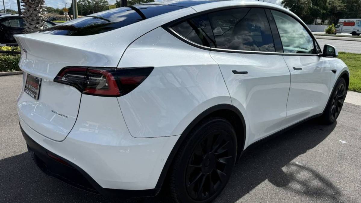 2021 Tesla Model Y 5YJYGDEE5MF112472