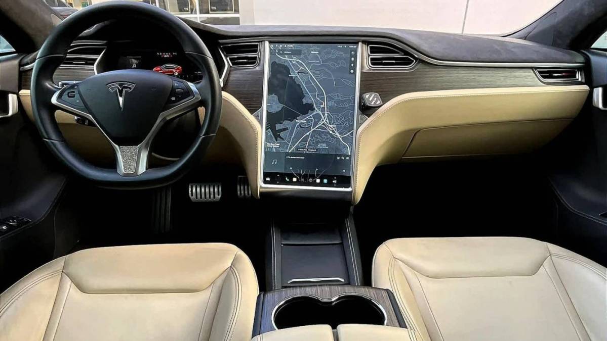 2015 Tesla Model S 5YJSA1H25FFP74000