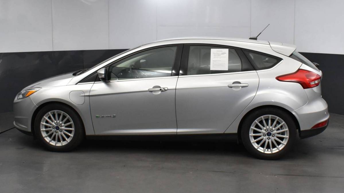 2018 Ford Focus 1FADP3R43JL296111