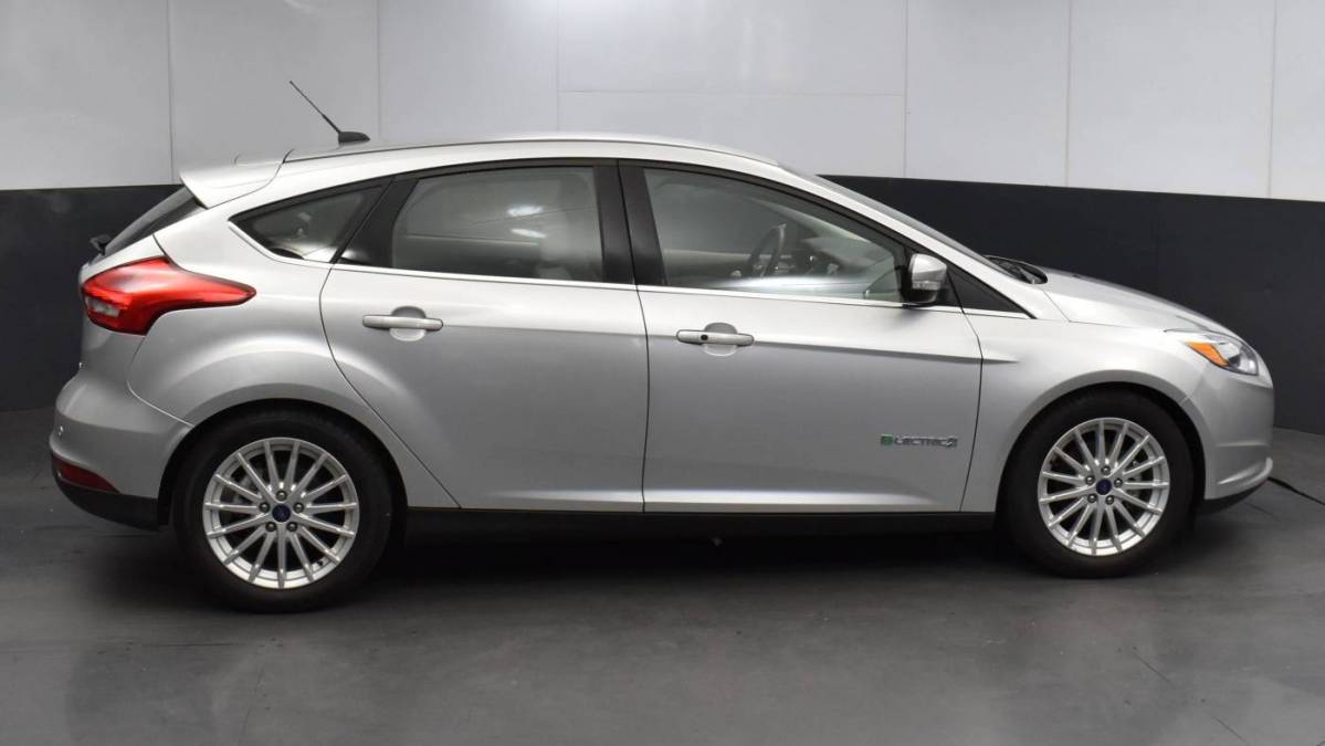 2018 Ford Focus 1FADP3R43JL296111