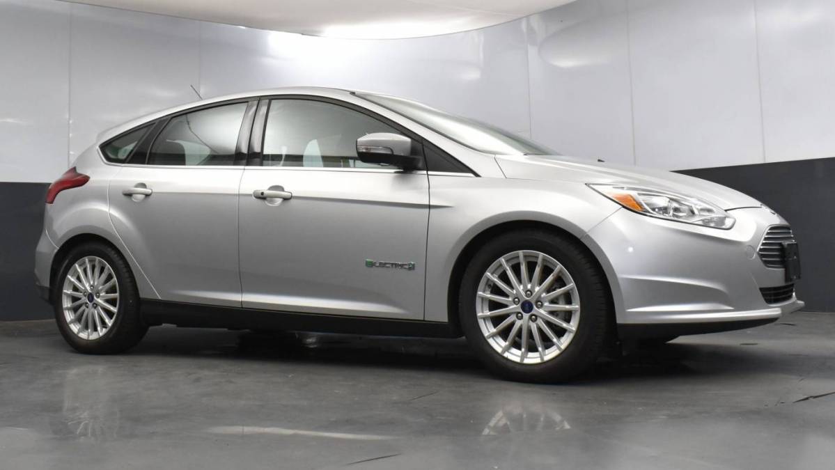 2018 Ford Focus 1FADP3R43JL296111