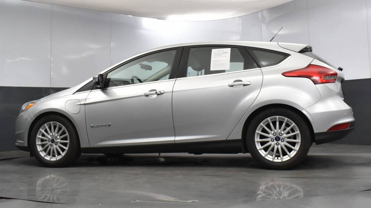 2018 Ford Focus 1FADP3R43JL296111