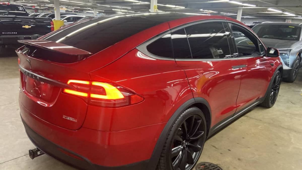 2018 Tesla Model X 5YJXCBE45JF135720