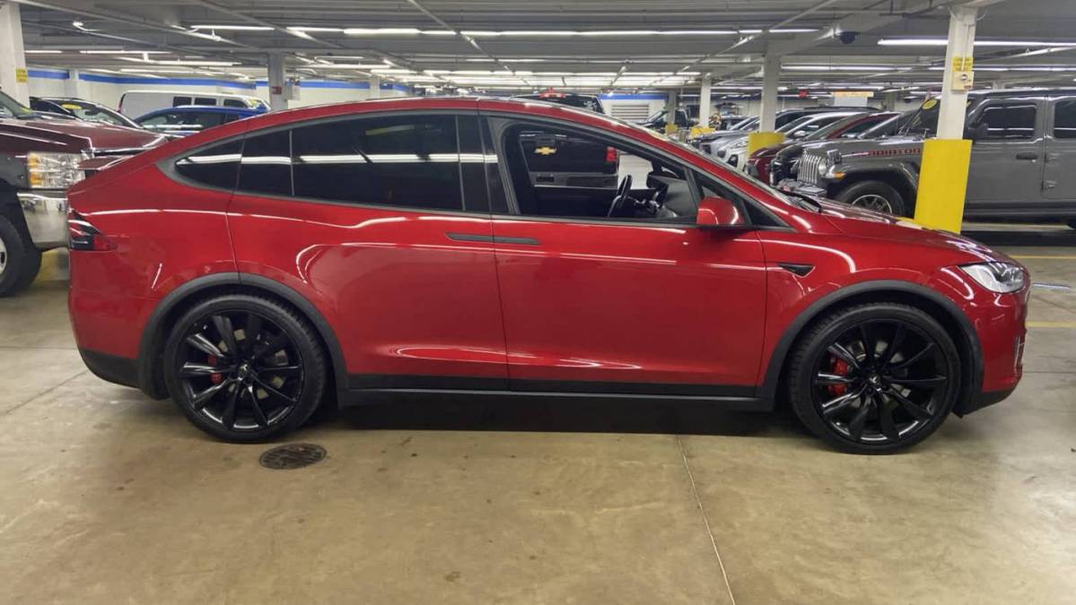 2018 Tesla Model X 5YJXCBE45JF135720