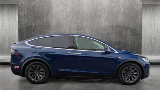 2017 Tesla Model X 5YJXCDE25HF056858