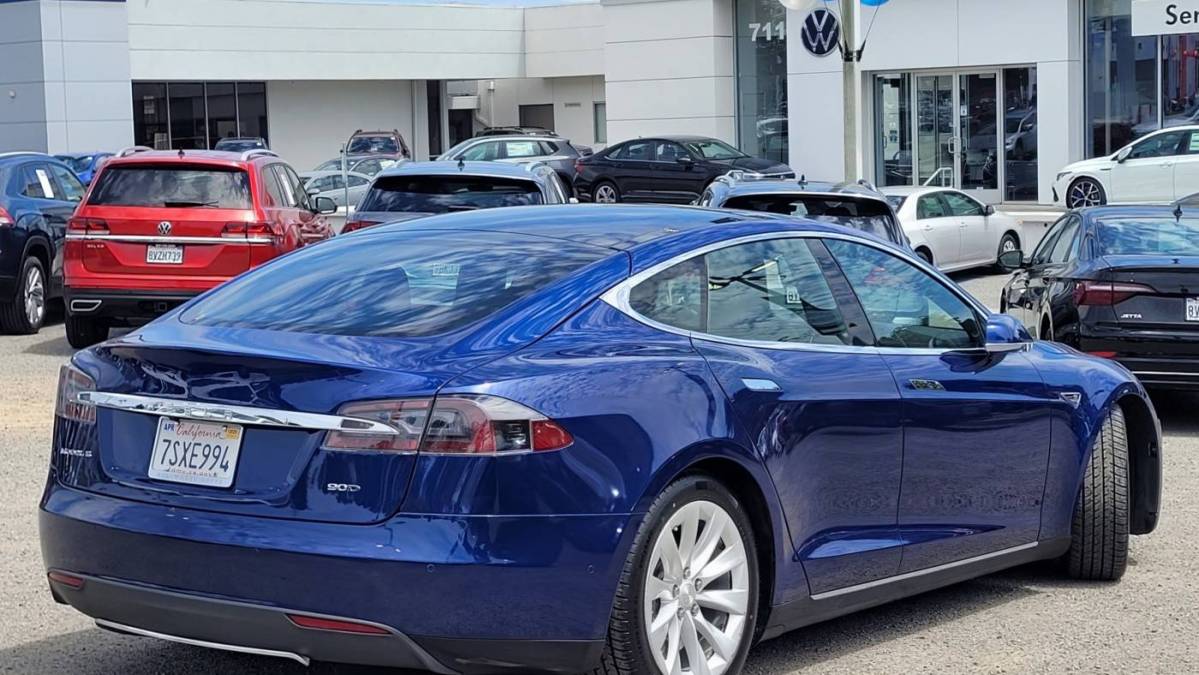 2016 Tesla Model S 5YJSA1E23GF132820