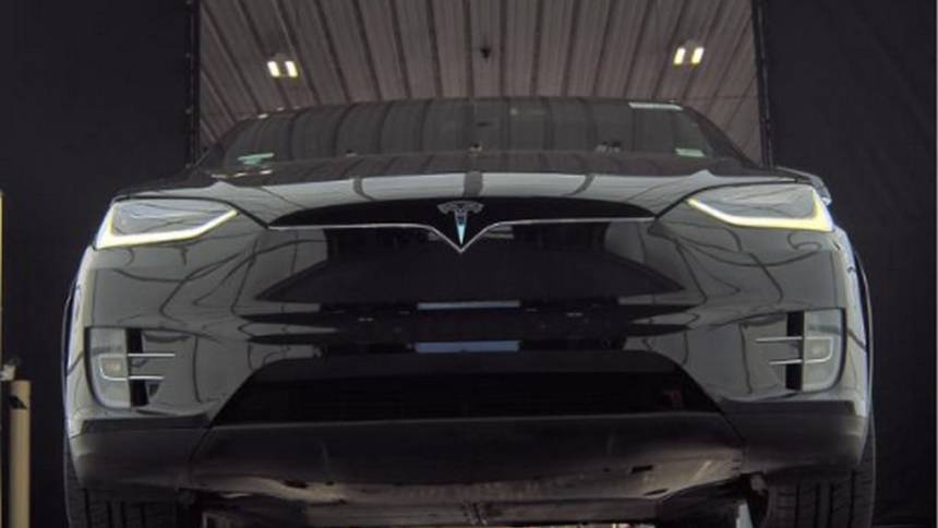 2018 Tesla Model X 5YJXCBE42JF120172