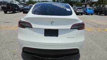 2021 Tesla Model Y 5YJYGDEE0MF244460