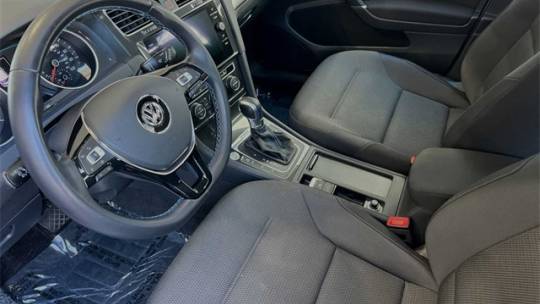 2019 Volkswagen e-Golf WVWKR7AU7KW912276