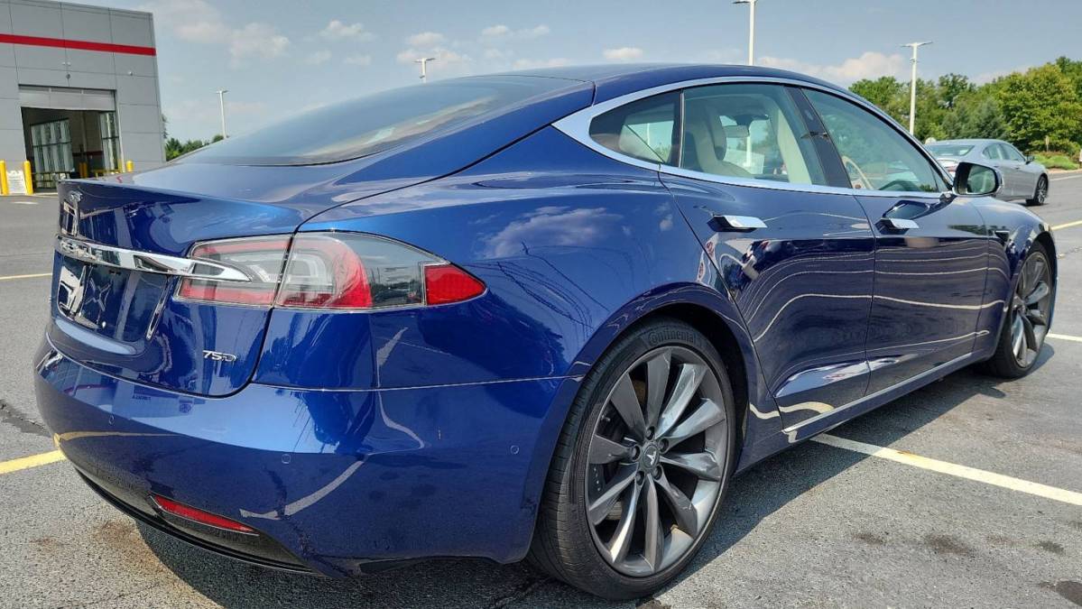 2017 Tesla Model S 5YJSA1E24HF196012