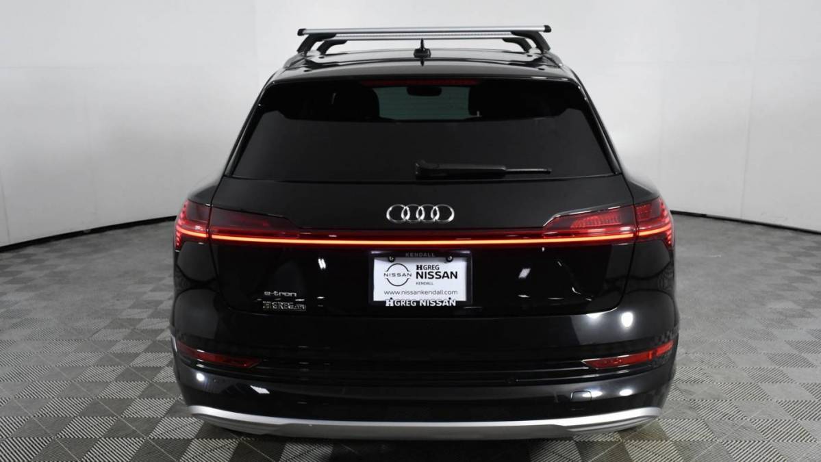 2019 Audi e-tron WA1VAAGEXKB025077