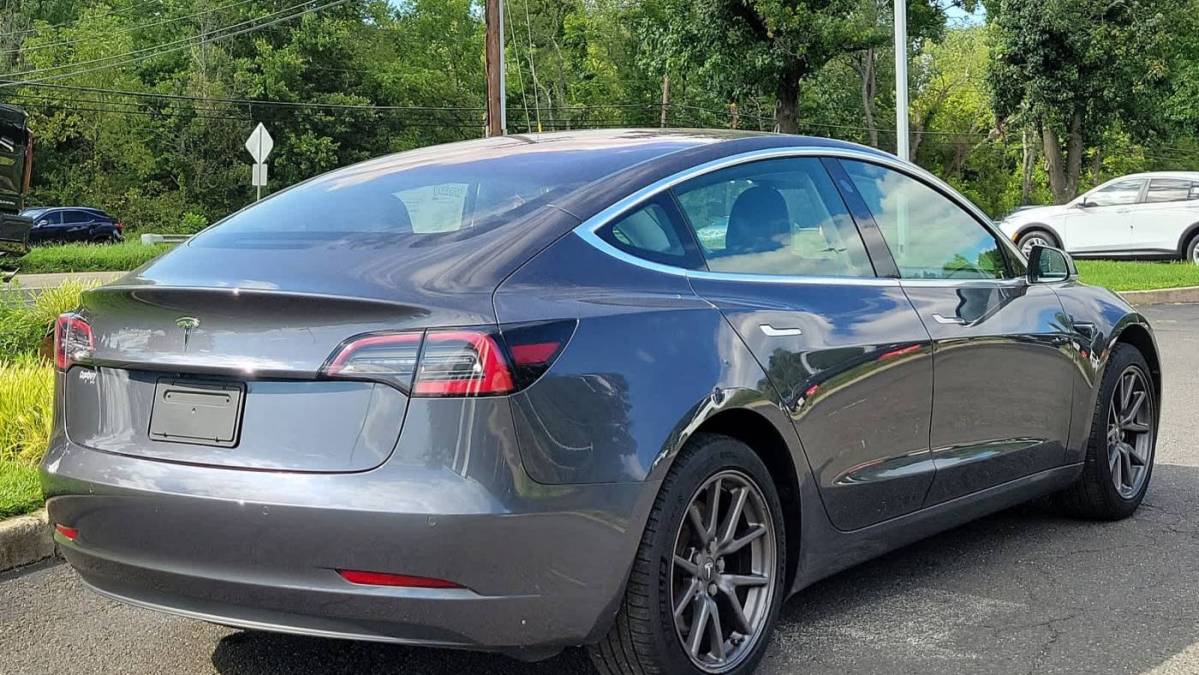 2019 Tesla Model 3 5YJ3E1EA4KF400105