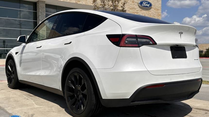 2020 Tesla Model Y 5YJYGDEE1LF011069