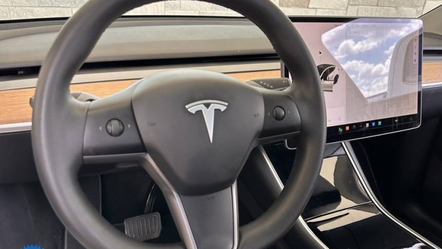 2020 Tesla Model Y 5YJYGDEE1LF011069