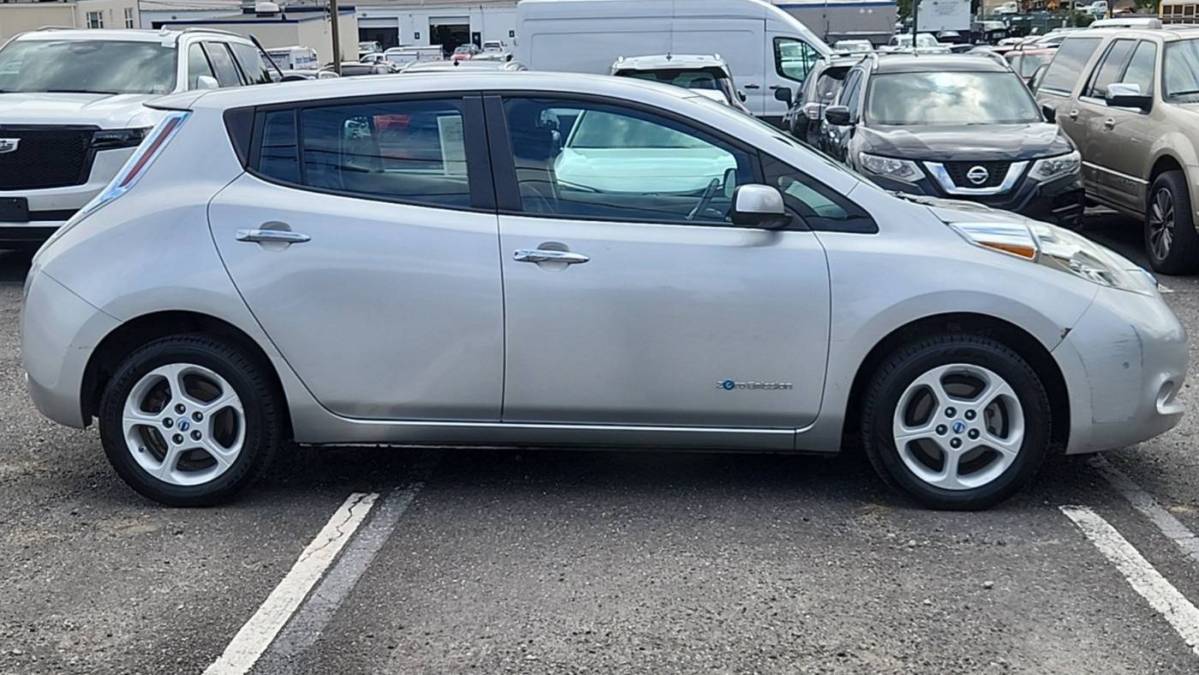 2013 Nissan LEAF 1N4AZ0CP9DC422989