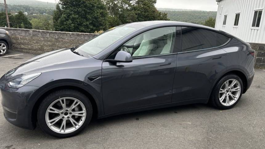 2021 Tesla Model Y 5YJYGDEE0MF211216