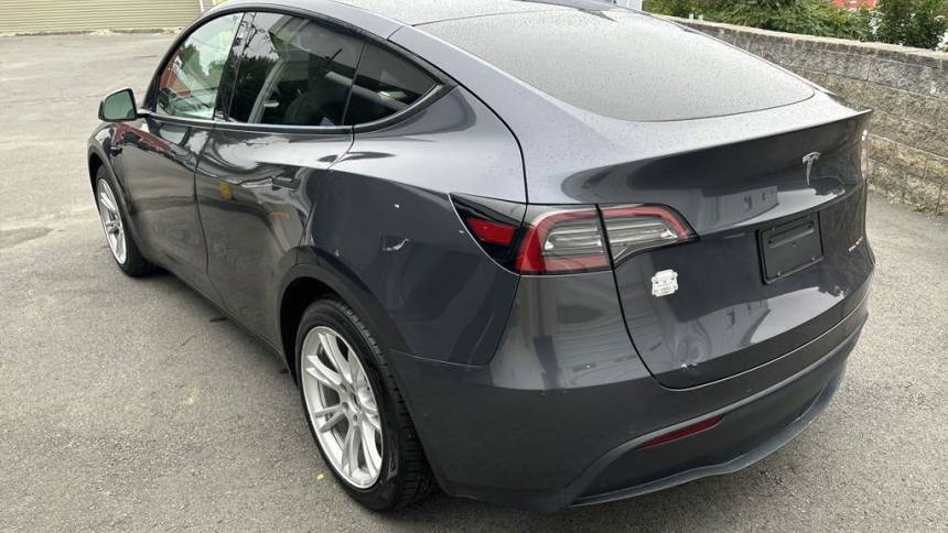 2021 Tesla Model Y 5YJYGDEE0MF211216