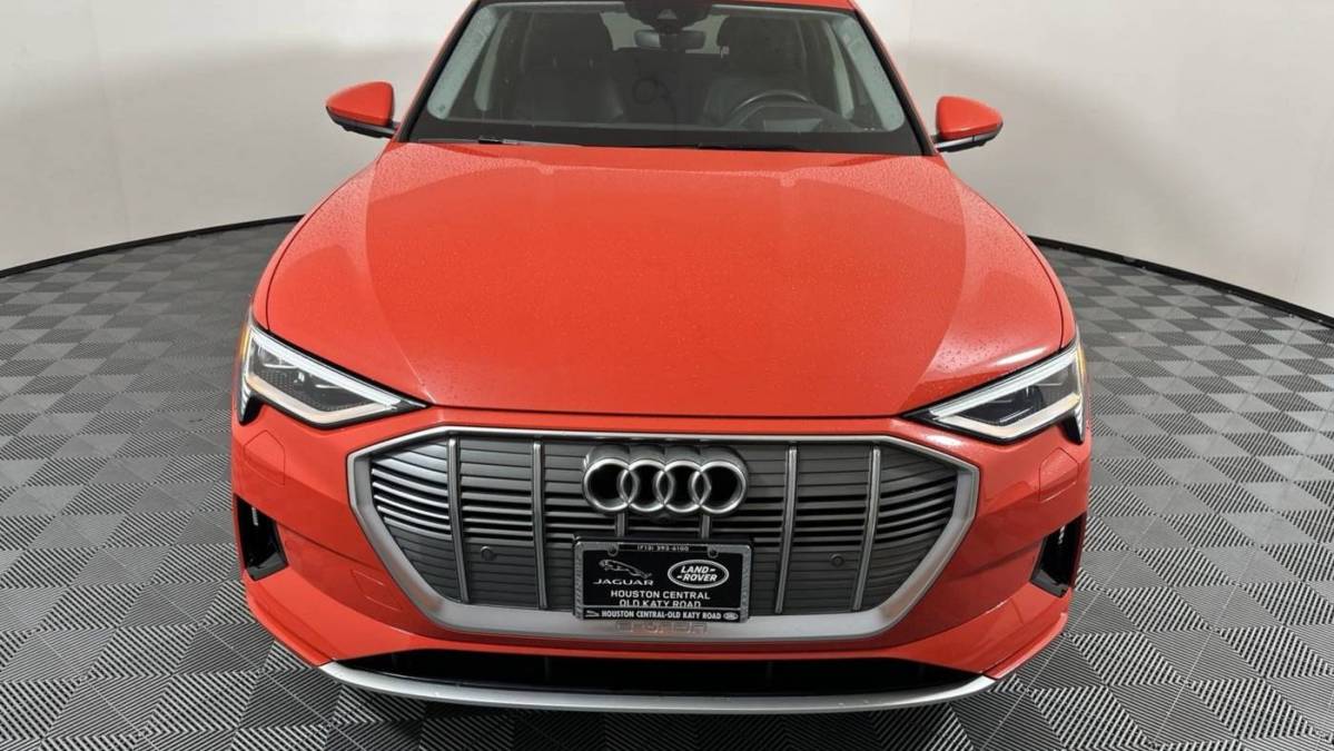 2019 Audi e-tron WA1VAAGE3KB021176