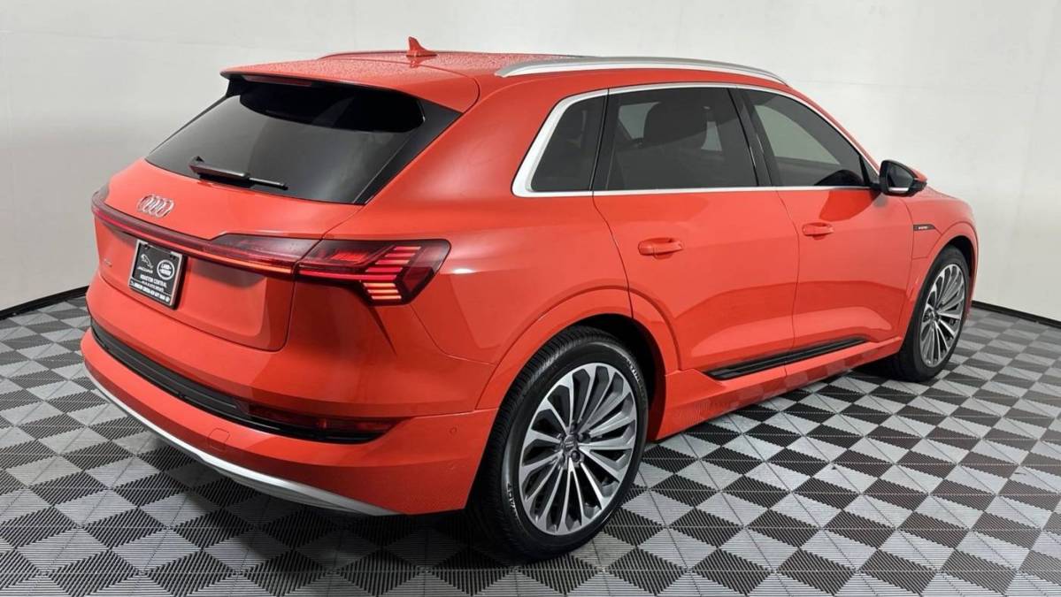 2019 Audi e-tron WA1VAAGE3KB021176