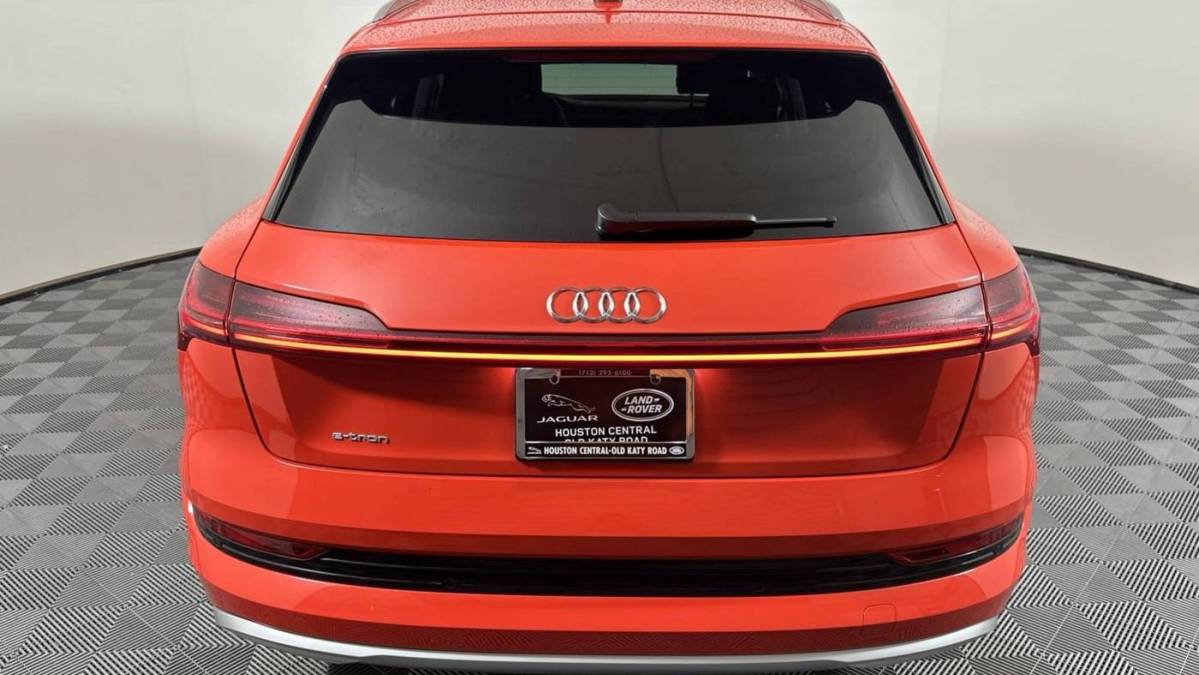 2019 Audi e-tron WA1VAAGE3KB021176