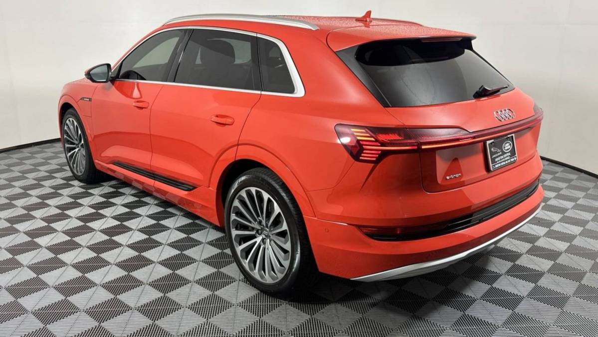 2019 Audi e-tron WA1VAAGE3KB021176